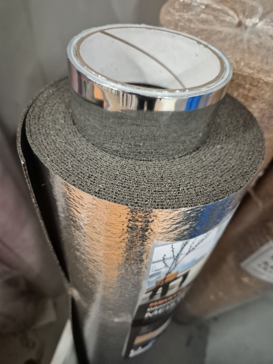 Meister-Silence 15 DB 2 mm mit 

integrierter Dampfbremse und Alu-Klebeband 

(8,5 qm/Rolle) - Art. 800014-00006

