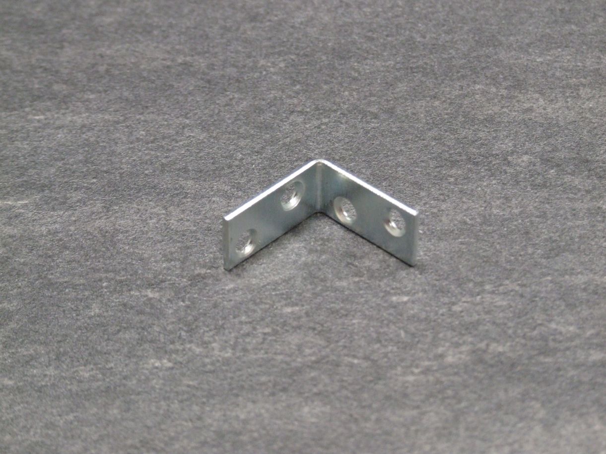 Winkel 30x30x15x2,0 mm, verzinkt

10529

