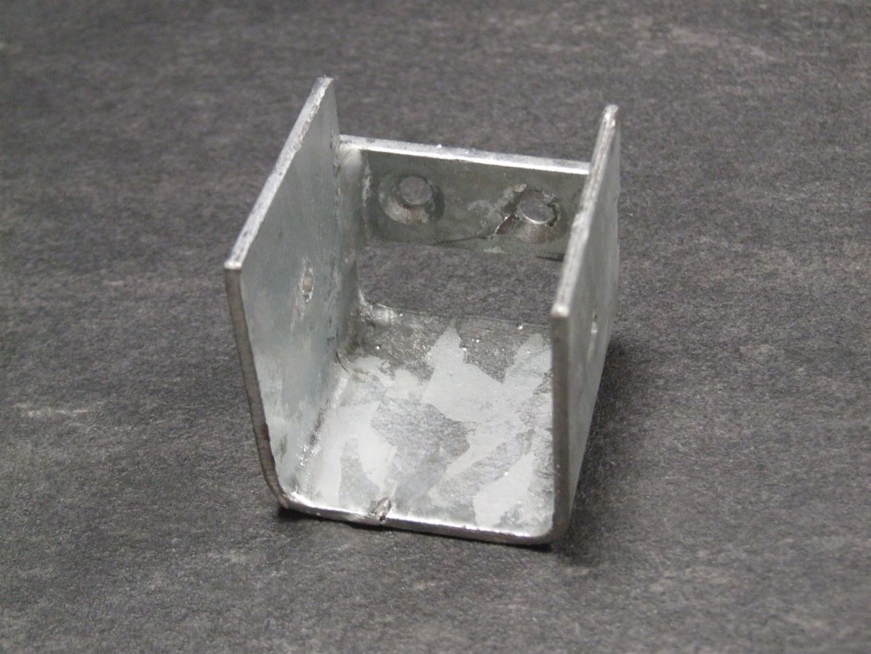 Zaunriegelhalter zum Anschrauben 

Gabelweite 45 mm, fvz. Nr. 1074

