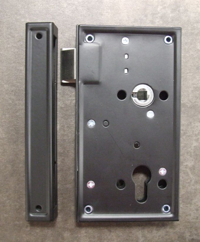 Aufschraubschloß Nr. 093, 72 mm

PZW rechts/links verwendbar, Dorn 60 mm 

WA 093 PZW

