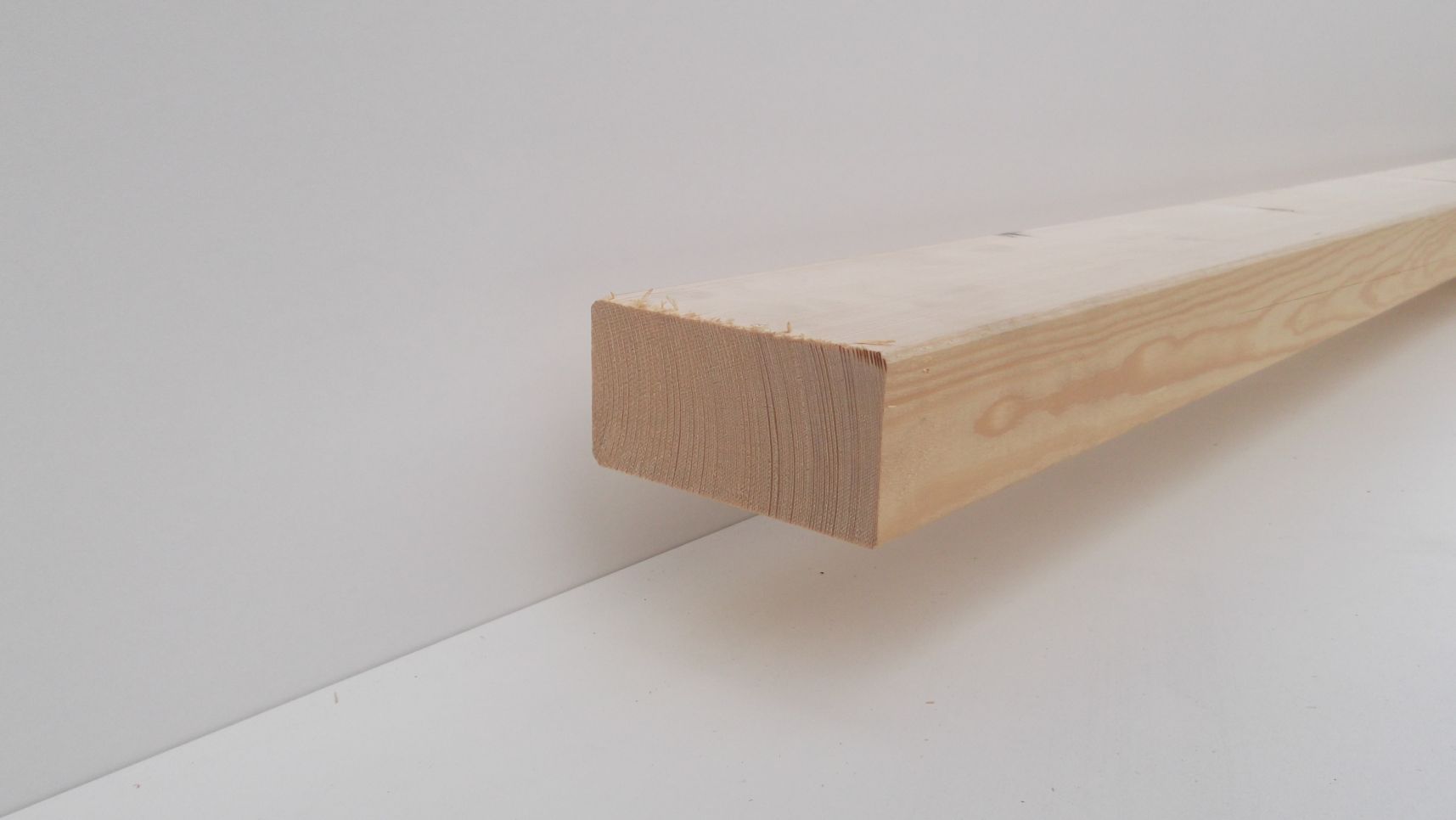 Konstruktionsvollholz® Fichte NSi, S10/C24

60x120mm, gehobelt, gefast, für den

nichtsichtbaren Bereich, (nach CE EN 15497:2014)  

