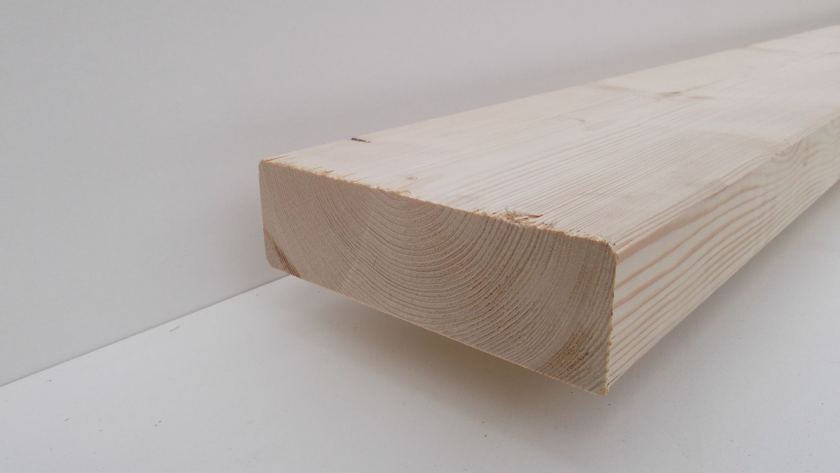 Konstruktionsvollholz® Fichte NSi, S10/C24 

60x200mm, gehobelt, gefast, für den

nichtsichtbaren Bereich, (nach CE EN 15497:2014)  

