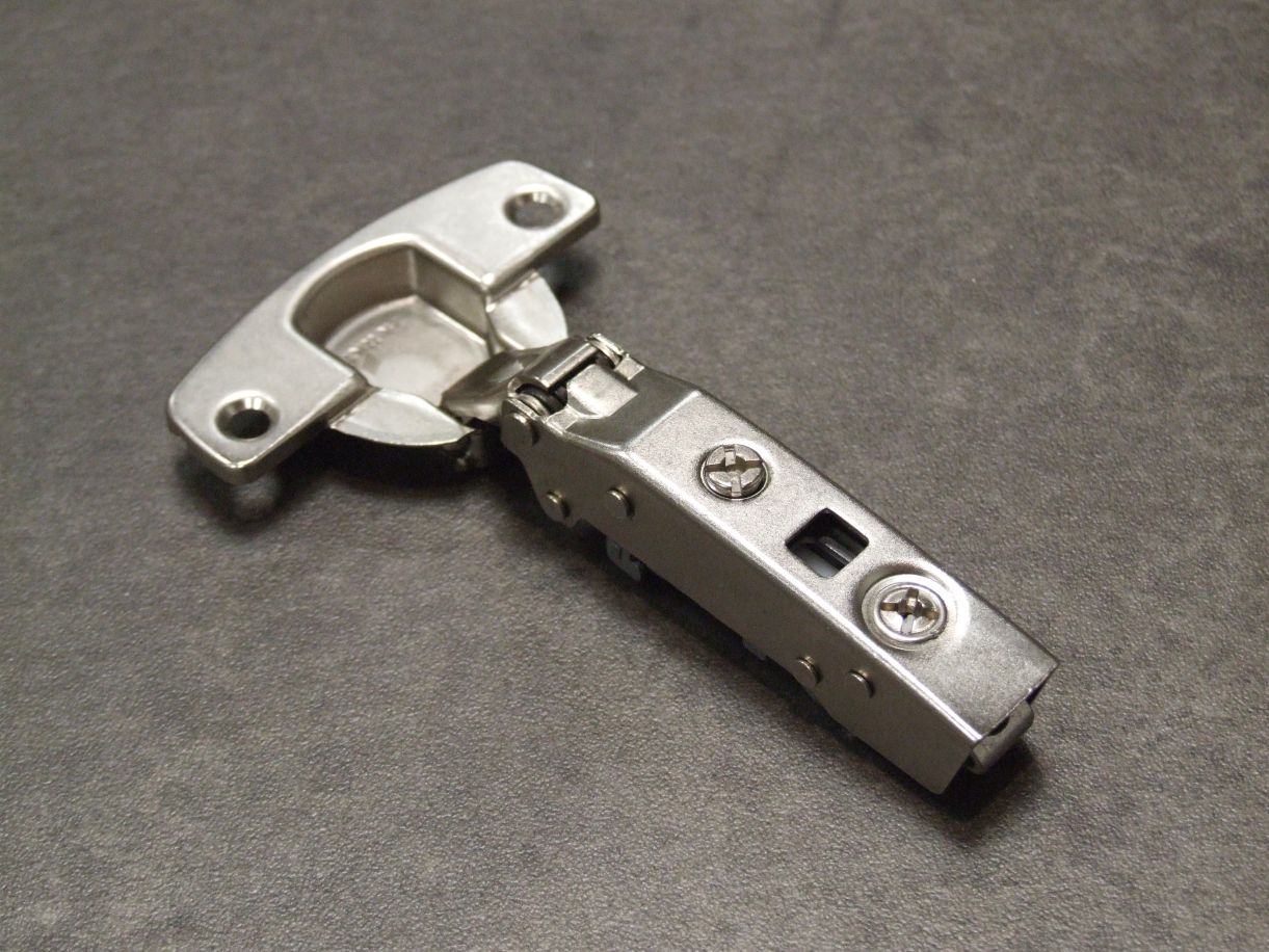 Hettich Gelenkband sensys 8646i, Dünntür, 

voll vorliegend, mit Dämpfung mit Schließ-

automatik, zum Anschrauben, 9094270

