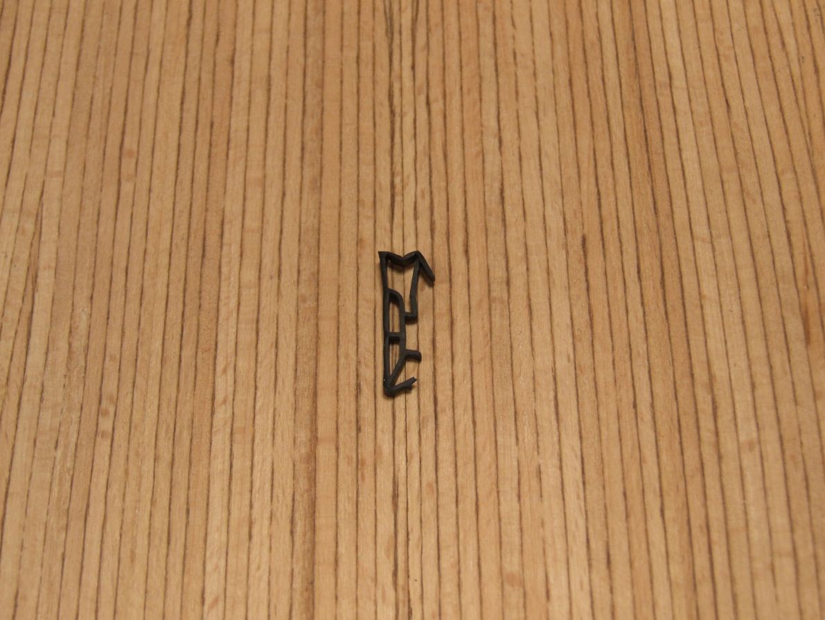Dichtungsprofil SV 185, Falz 18 mm, Nut 5 mm, schwarz, Werkstoff TPE

