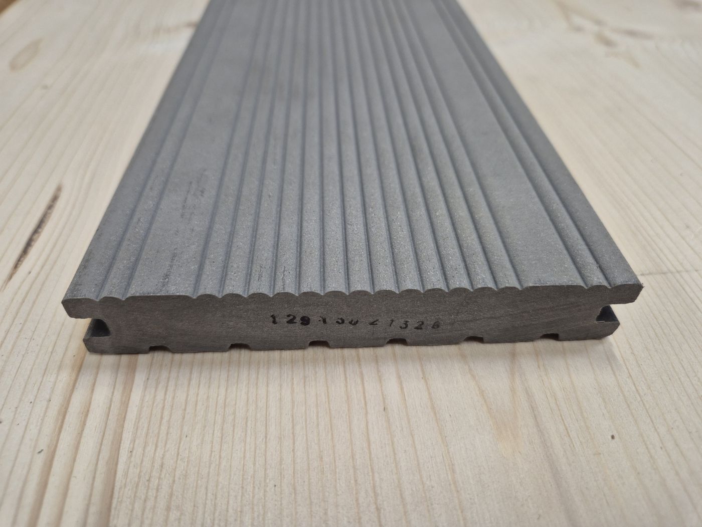 TERRADURA-Kombiprofil, 

Massiv gebürstet 20x130mm Steingrau

Länge: 3,64m

-Verlegeanleitung beachten-

