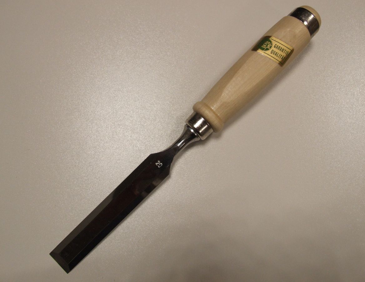 Stechbeitel mit lackiertem 

Weißbuchenheft 500, 20 mm

