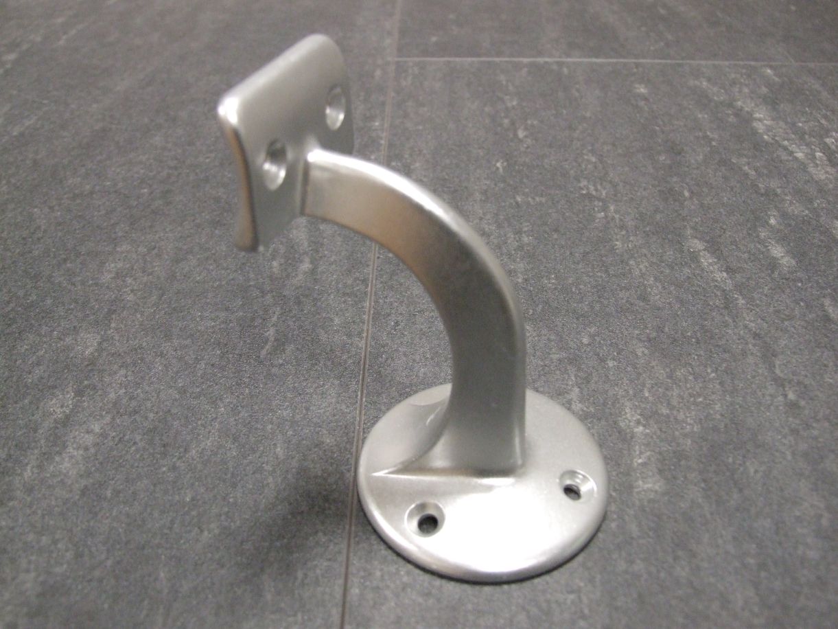 Handlaufhalter 34.36.0060, Aluminium F1

gewölbte Auflage, 3 Schraublöcher

Platte Ø 56 mm, Wandabstand 75 mm

