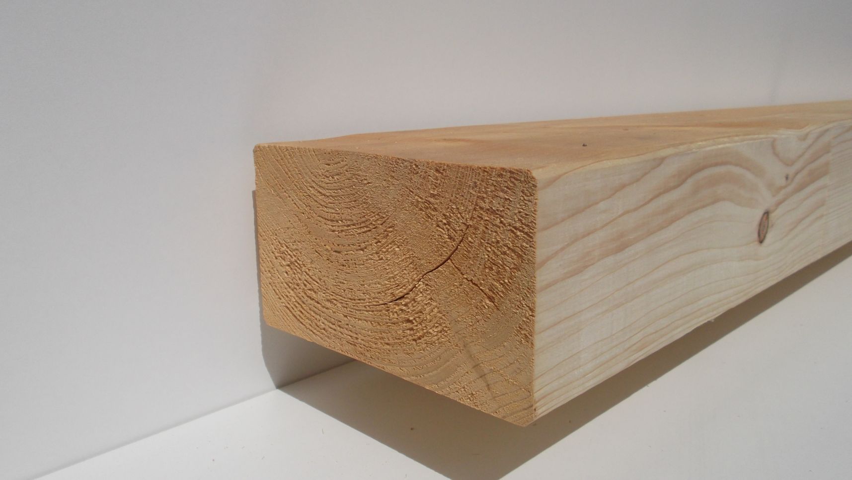 Konstruktionsvollholz® Fichte NSi, S10/C24 

100x180mm, gehobelt, gefast, für den

nichtsichtbaren Bereich, (nach CE EN 15497:2014)  


