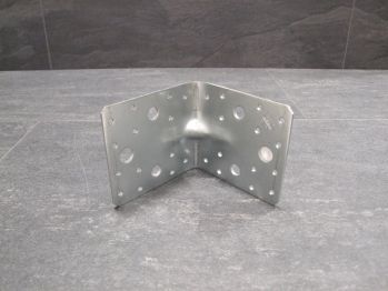 Winkel 100x100x90x3,0 mm, 

mit Sicke, verzinkt, 9003S

