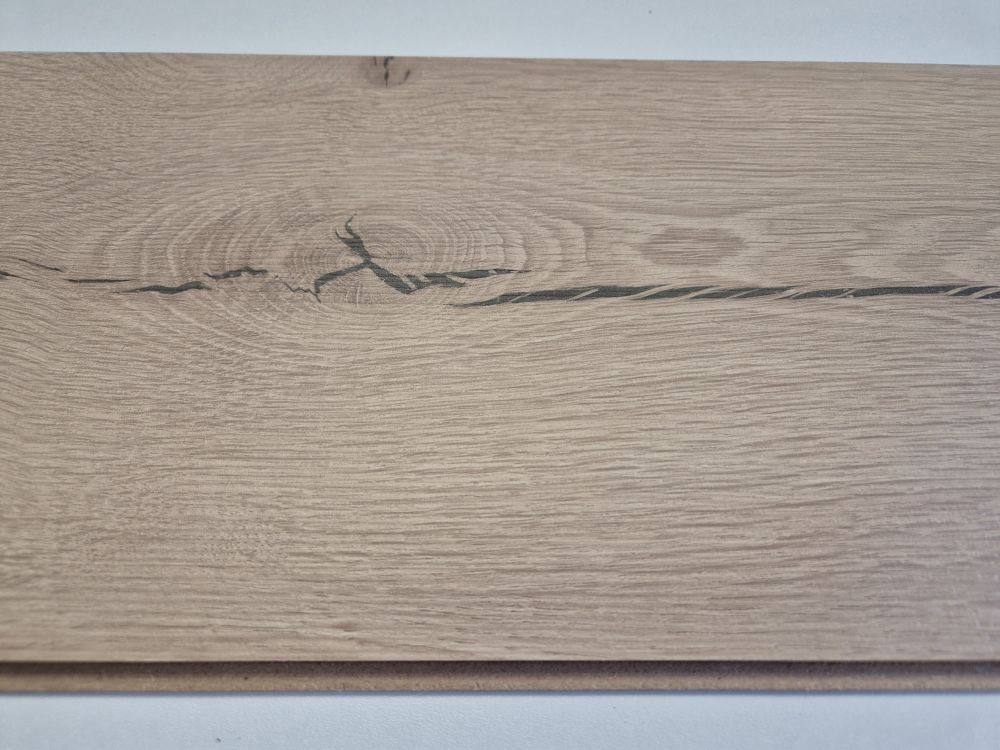 MeisterDesign. laminate LC 55 

Risseiche hell 6258 1-Stab 1288x198x7 mm

Art. 600012-1288198-06258

