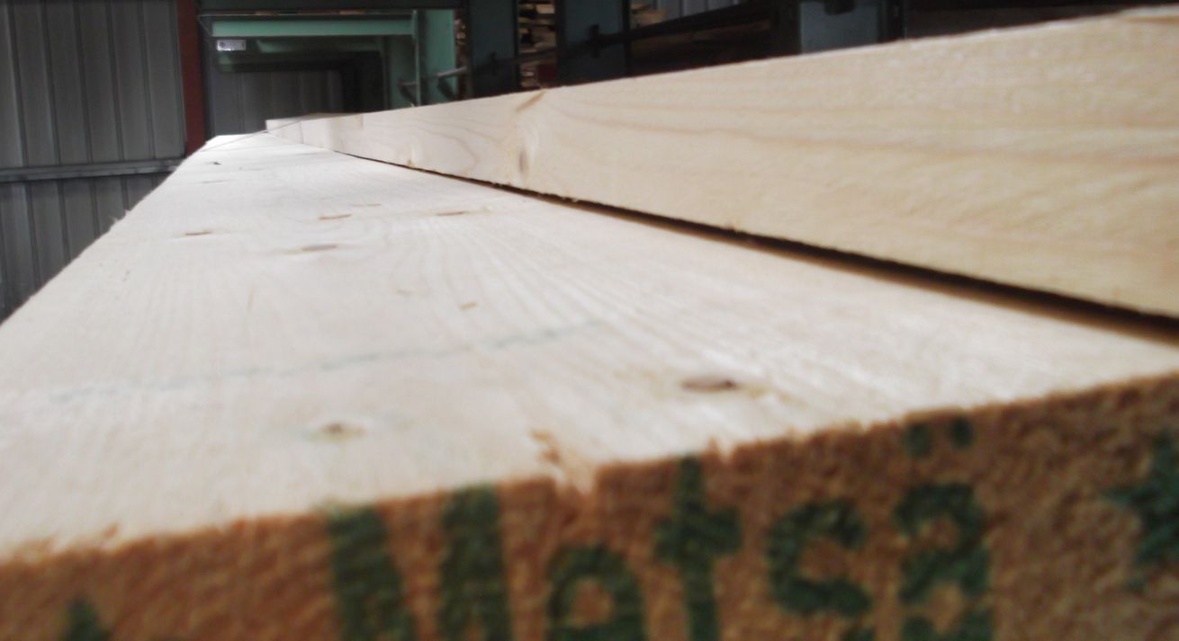 besäumte Bohlen 44x200mm nord. Fichte KD

Holzfeuchte ca. 14% (+/-2%), Länge 4,20m

