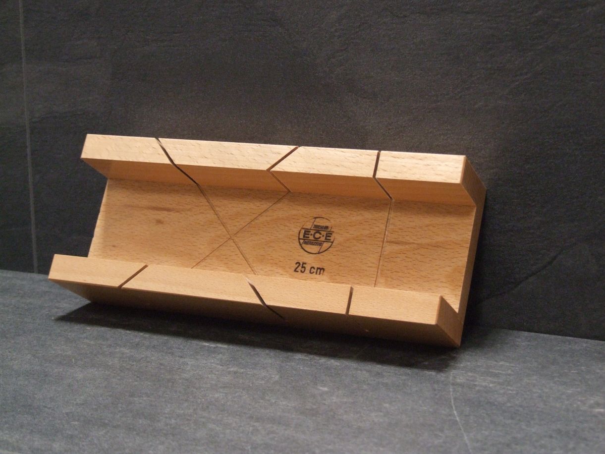 ECE Gehrungsschneidlade Nr. 225; 

250x62x37 mm


