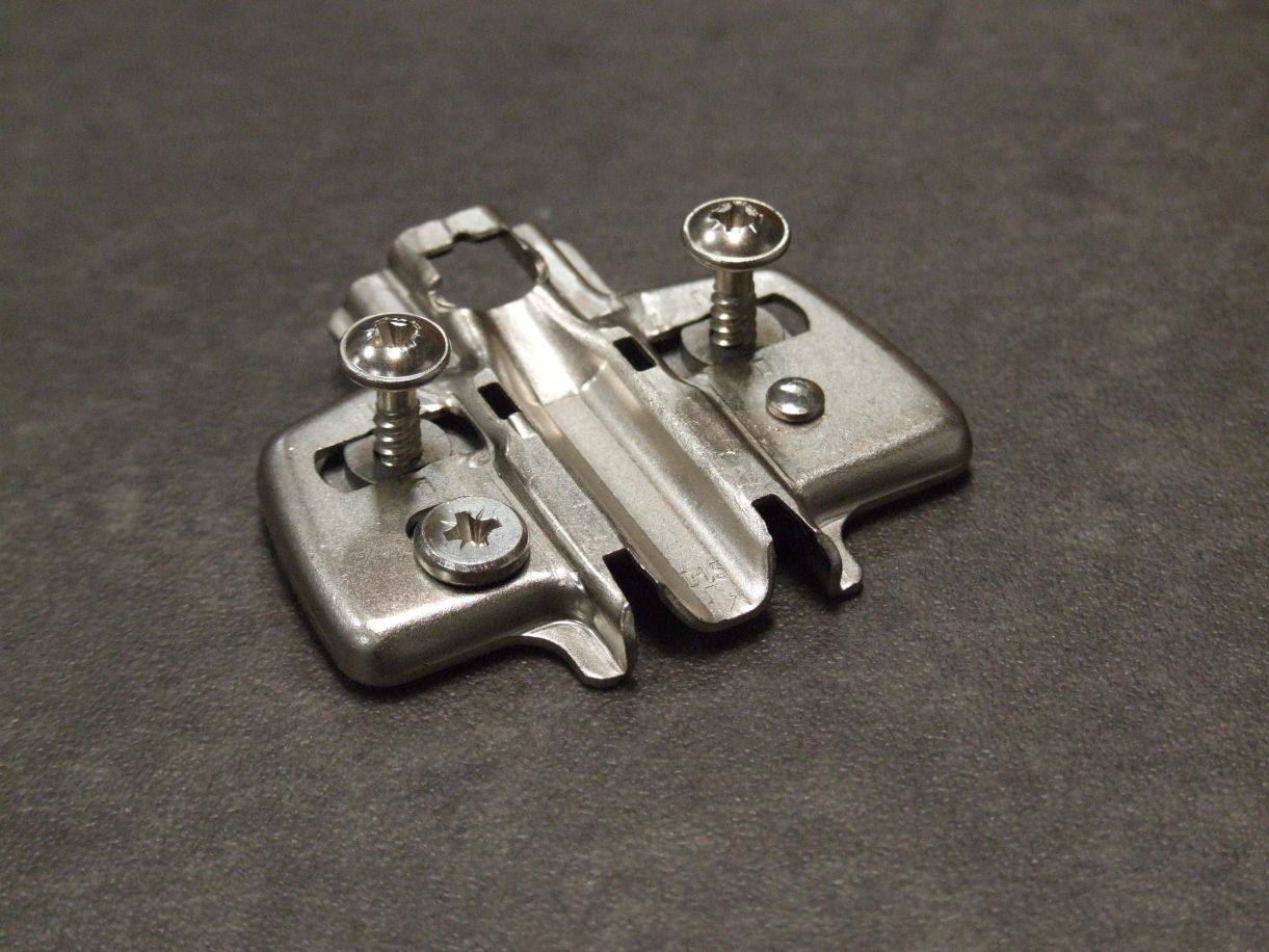 Bodenplatte für sensys 8099, D= 1,5 mm,

mit Spanplattenschrauben, 9075086


