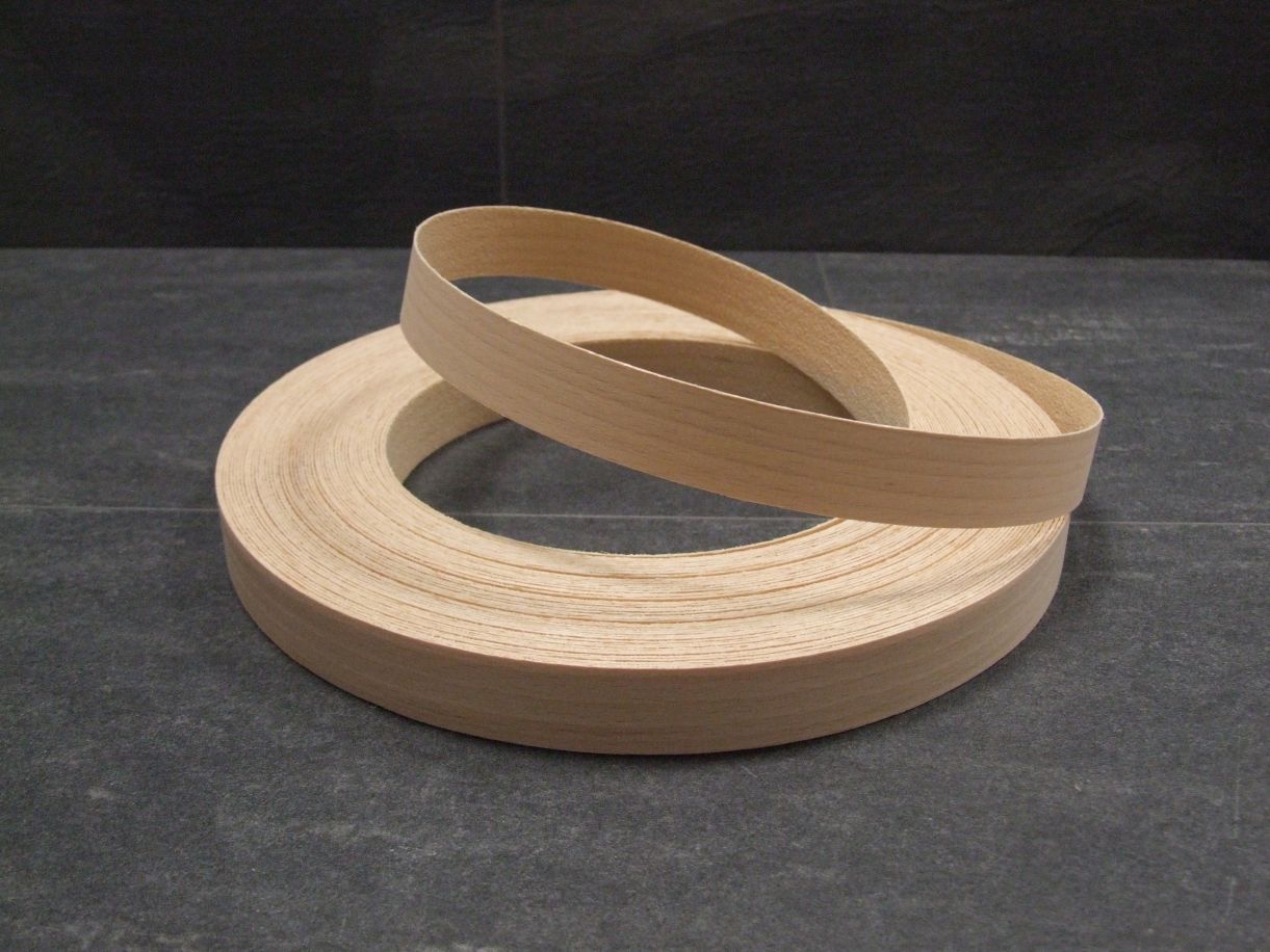 Furnierkante unged. Buche 0,5x24 mm, 

mit Schmelzkleber; 071.3200.02405

