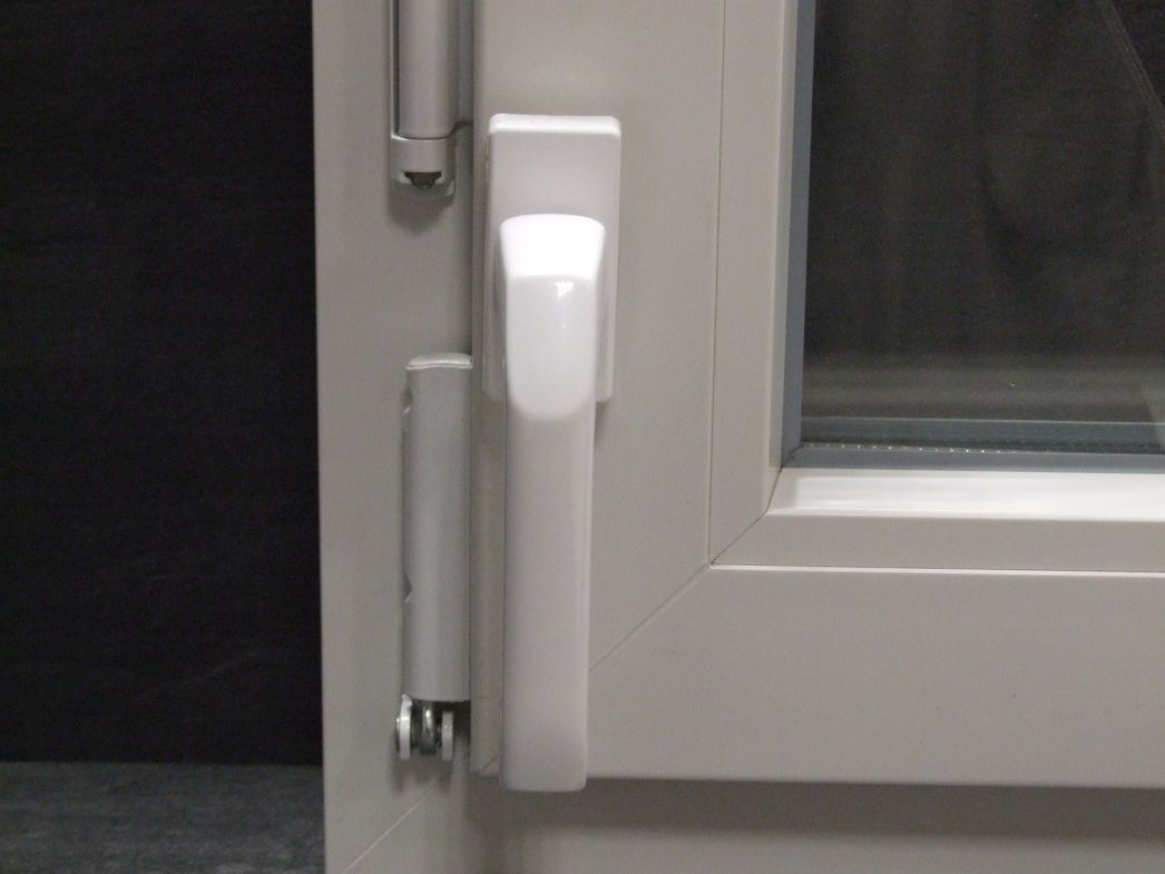 Fenstergriff Gabi, Aluminium weiß,

45° Rasterung, Stiftlänge 35 mm, 40333600

