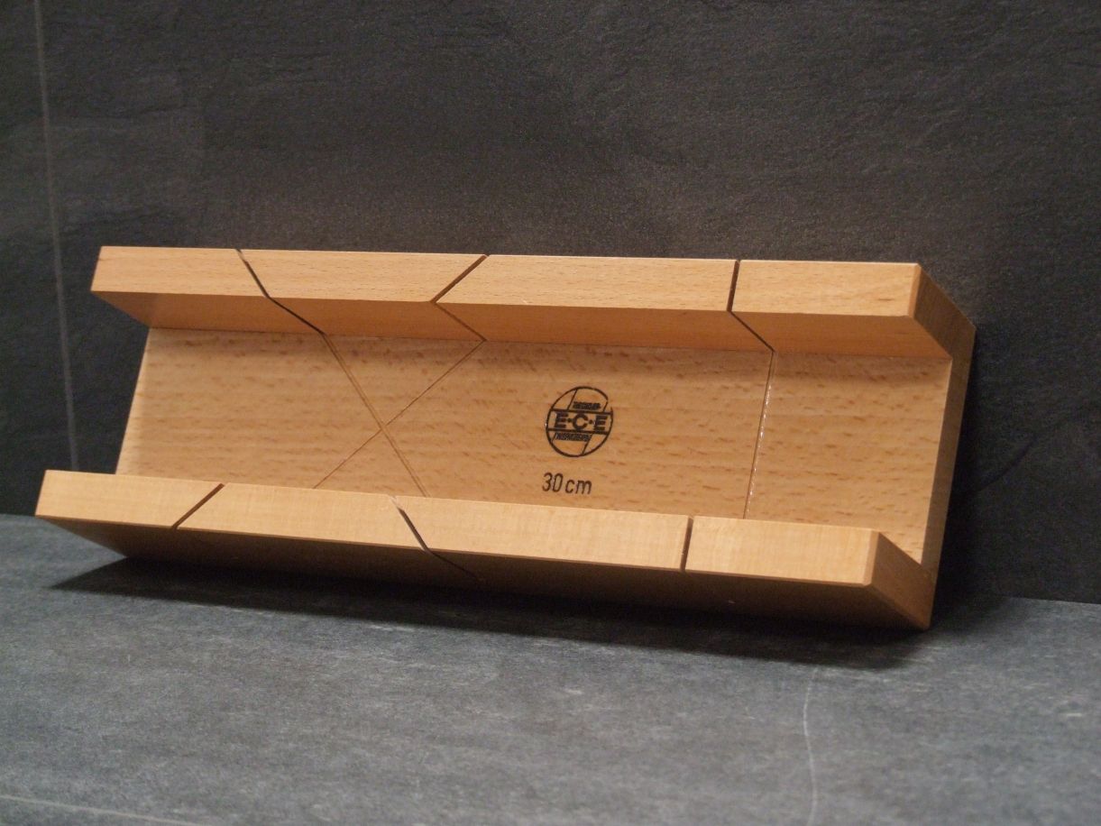 ECE Gehrungsschneidlade Nr. 225; 

300x62x37 mm

