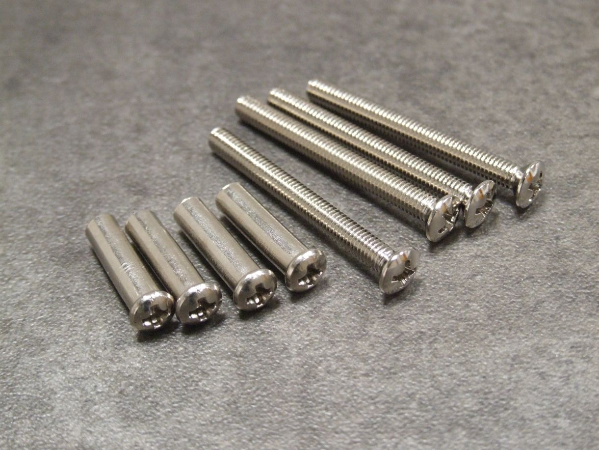 Senkkopfschrauben M4x40 mm 

Edelstahlfarben satiniert, 4 St./VE; 32.23.3420


