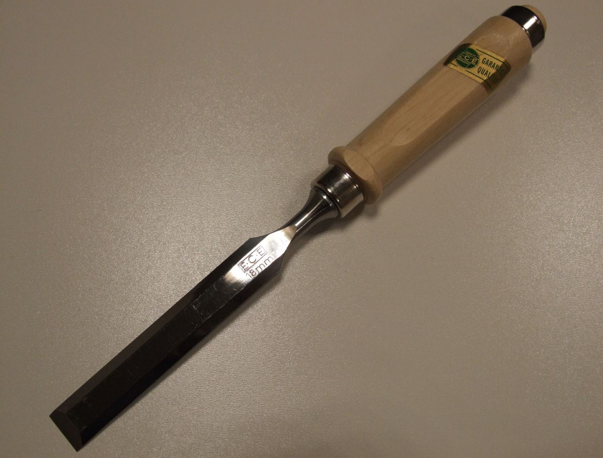 ECE Stechbeitel mit lackiertem 

Weißbuchenheft 500, 18 mm

