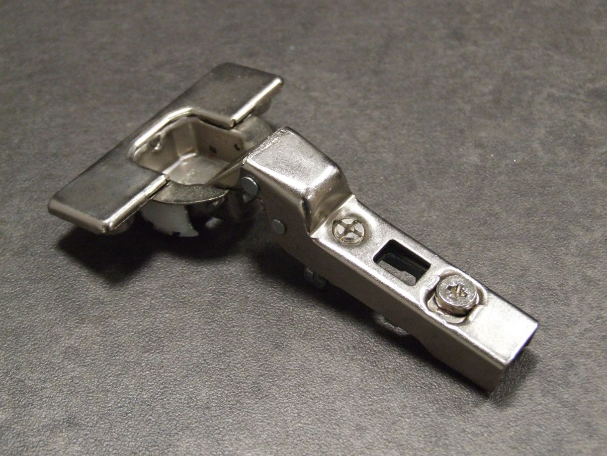 Gelenkband Intermat, ohne Dämpfung, 

Schließautomatik, Kr.9,5, halb vorliegend, 

Schnellmontage Fix, 48068

Abverkauf / Sonderpreis

