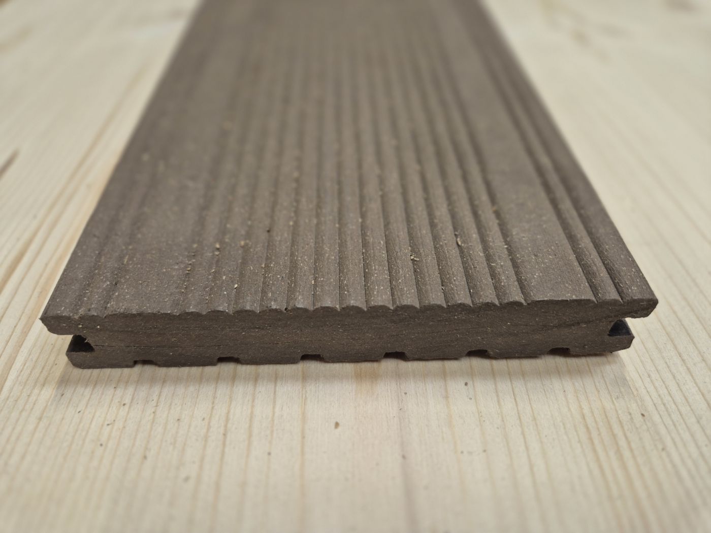 TERRADURA-Kombiprofil, Massiv gebürstet 

20x130mm Walnuss, Länge: 3,64m

- Verlegeanleitung beachten -

