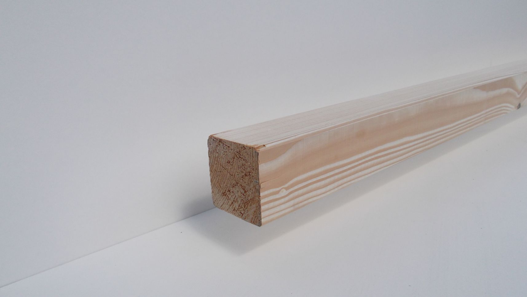 Konstruktionsholz Fichte NSi, S10/C24

60x60mm, gehobelt,gefast, für den

nichtsichtbaren Bereich, (nach CE EN 15497:2014) 


