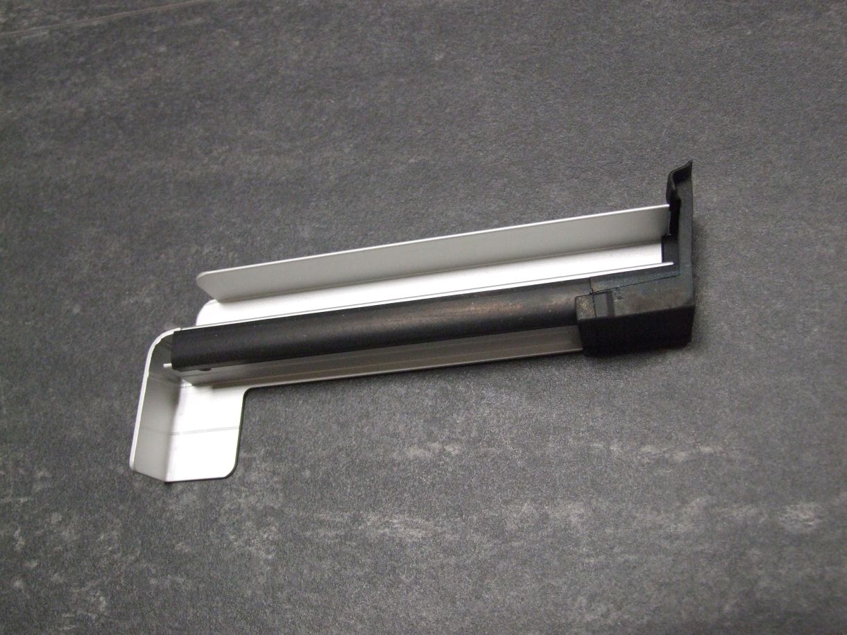 Alu-Gleitabschluß BF 4006 

Ausladung 240mm links, silber EV1

inkl. Dichtset

