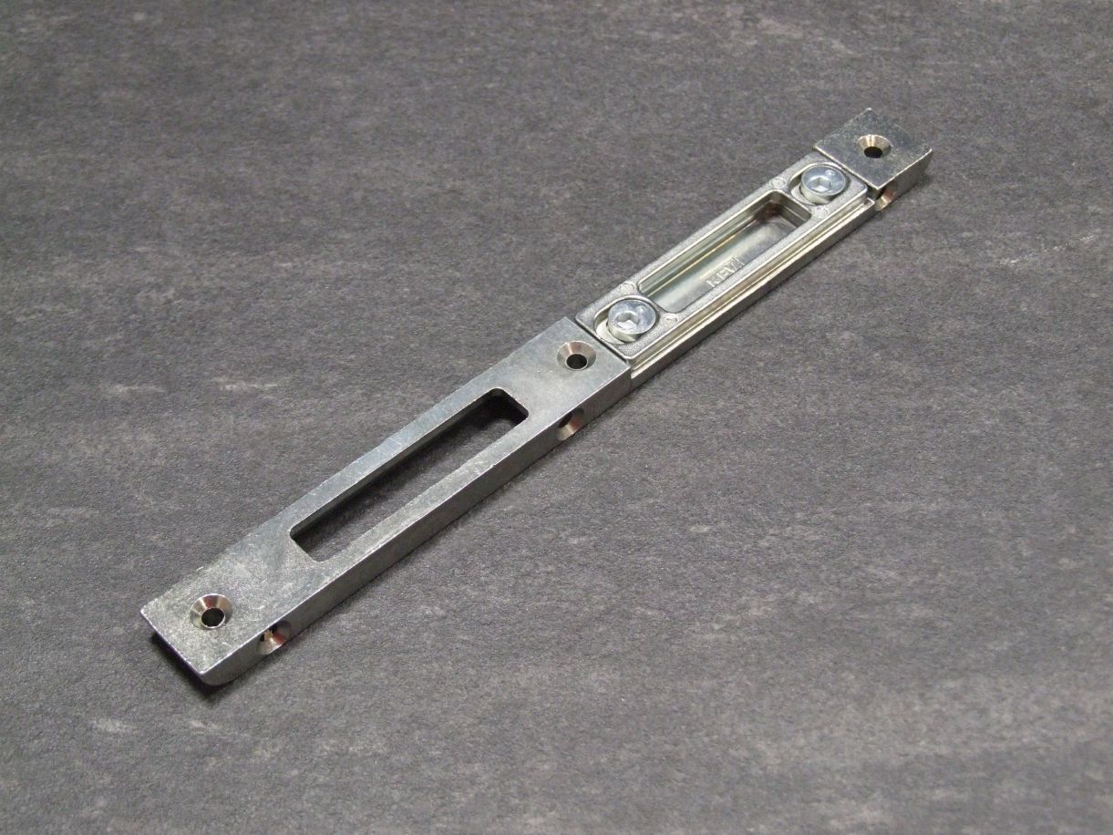 KFV Mittelschließblech 19.503V/31-A,

208x20x8,5 mm, verstellbare Falle, 

hellverzinkt, 3213993


