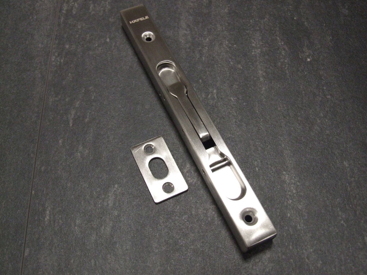 Türkantriegel mit Kipphebel, 200x17x16 mm, 

mit einseitiger Verriegelung, Edelstahl matt,

911.62.182

