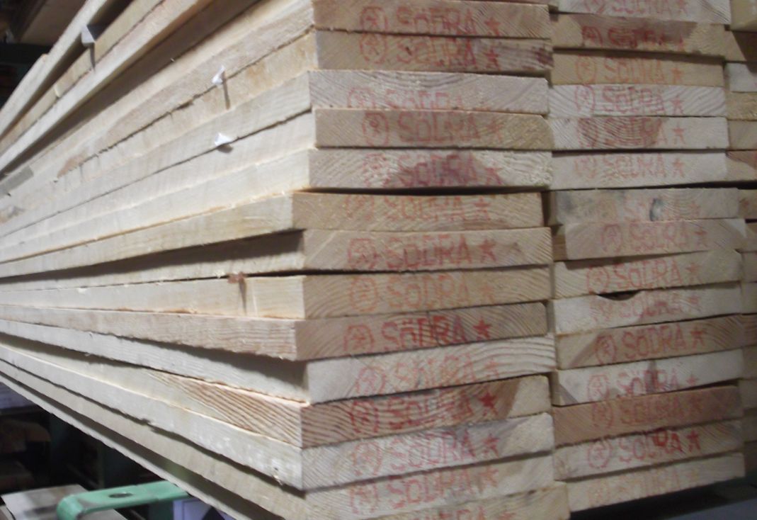 besäumte Bretter 25x175mm nord. Kiefer, 

KD, Holzfeuchte ca. 14% (+/-2%), 3-seitig astfrei

