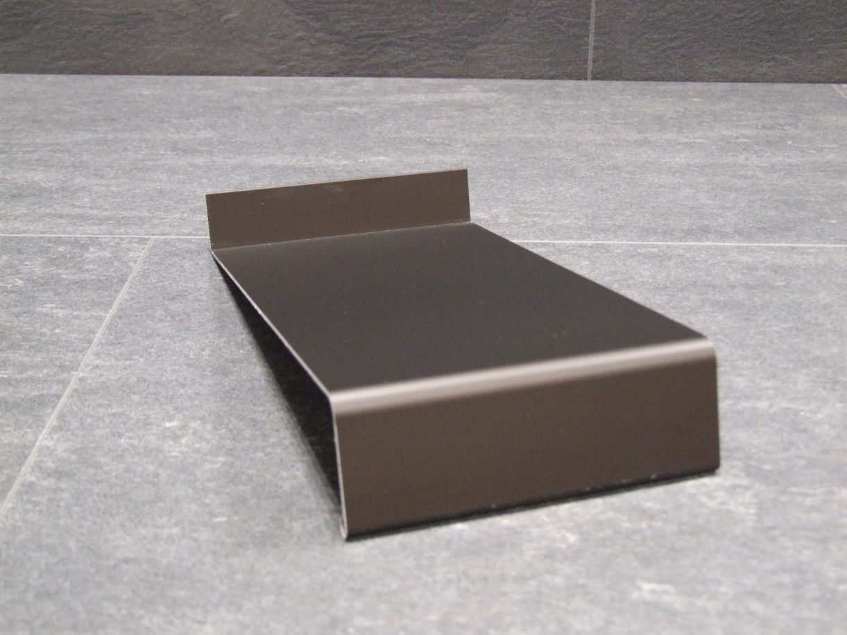 Aluminium-Fensterbank GS40 

Ausladung 280mm 

dunkelbronze E6/G216 eloxiert


