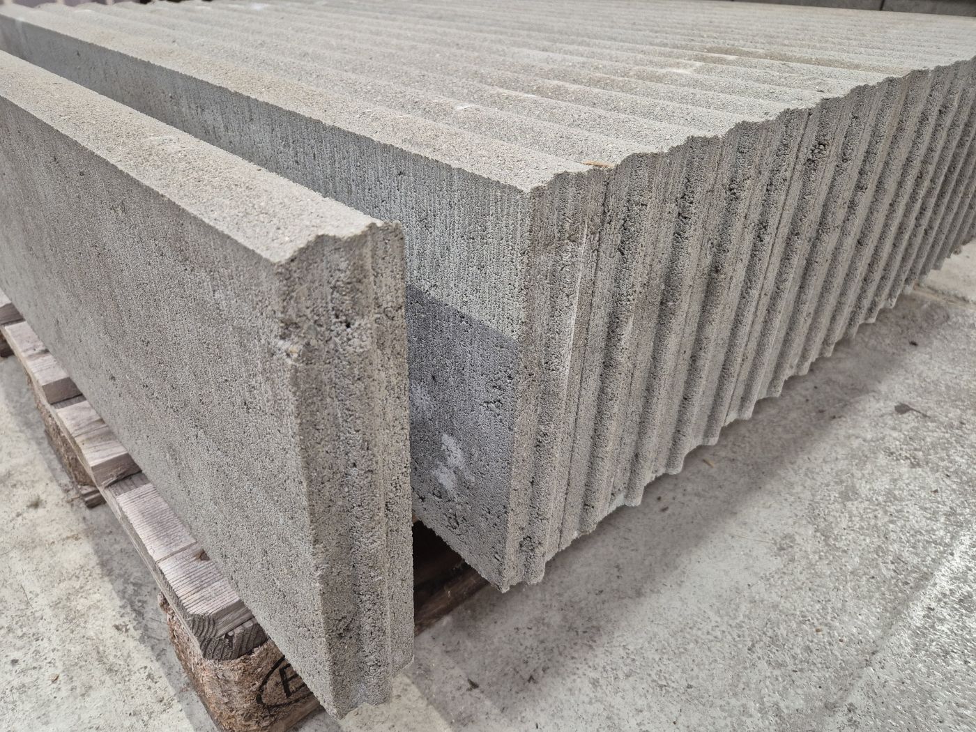 Rasenkantenstein 5x25x100cm N+F grau

*Aktionsware*

