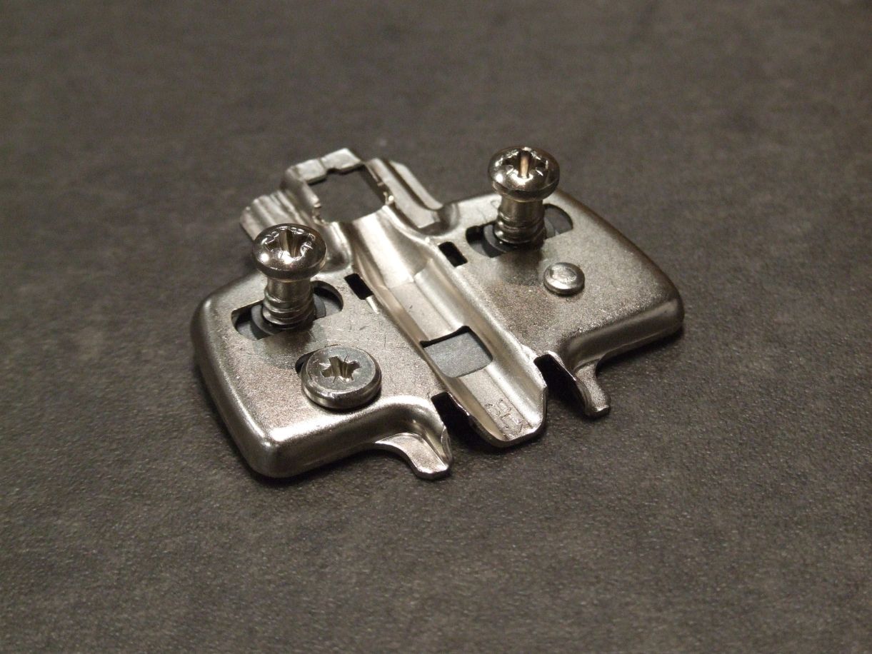 Bodenplatte für sensys 8099, D= 0mm

mit vormontierten Euroschrauben, 9075080

