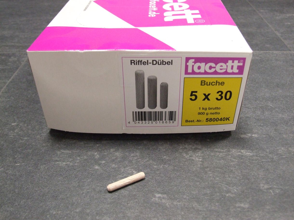 Holzdübel geriffelt, 5x30 mm, Buche,

900 gr. Nettoeinwaage=Karton, 580040

