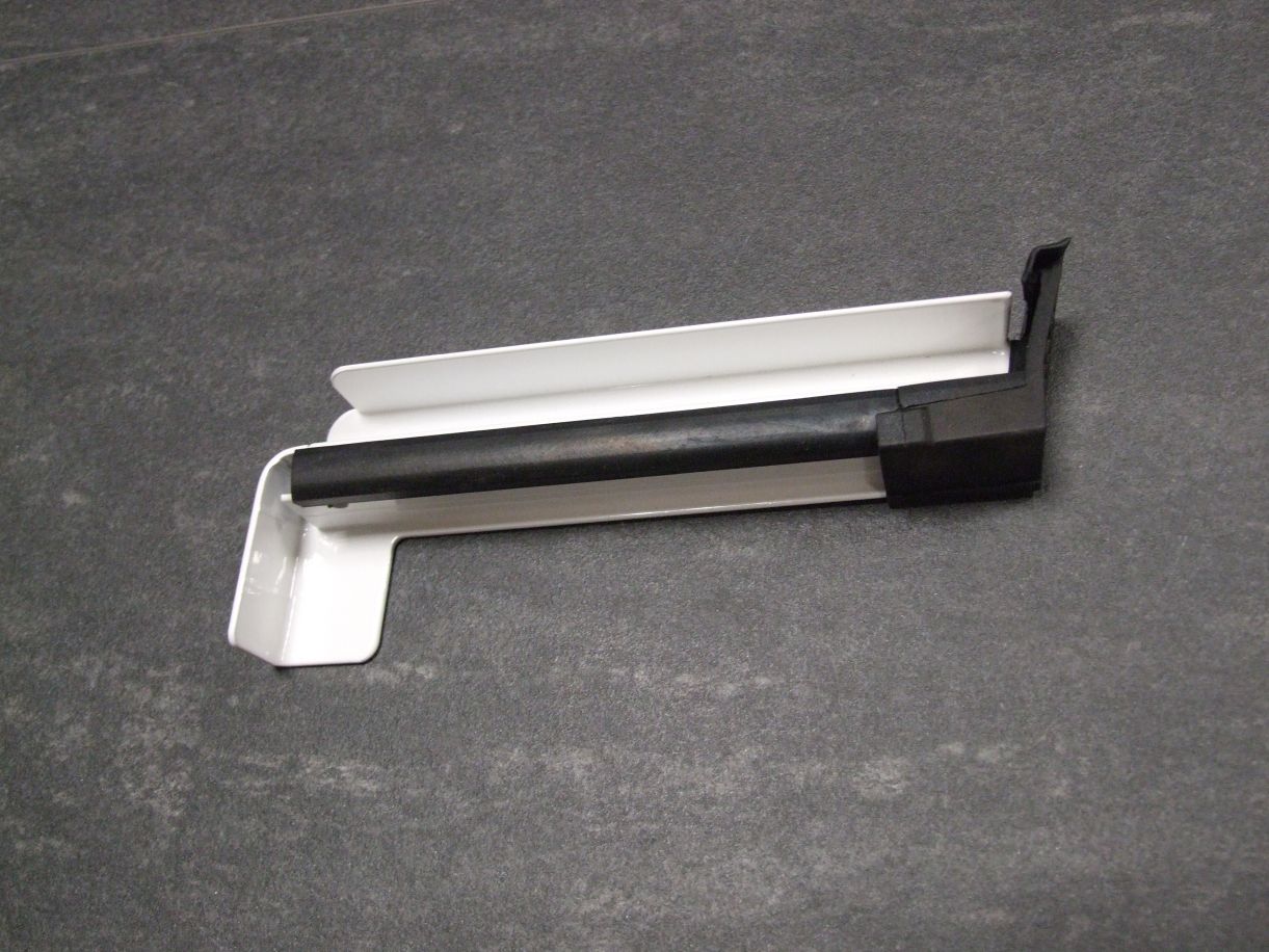 Alu-Gleitabschluß BF 4006 

Ausladung 130mm rechts, RAL9016 weiß

inkl. Dichtset

