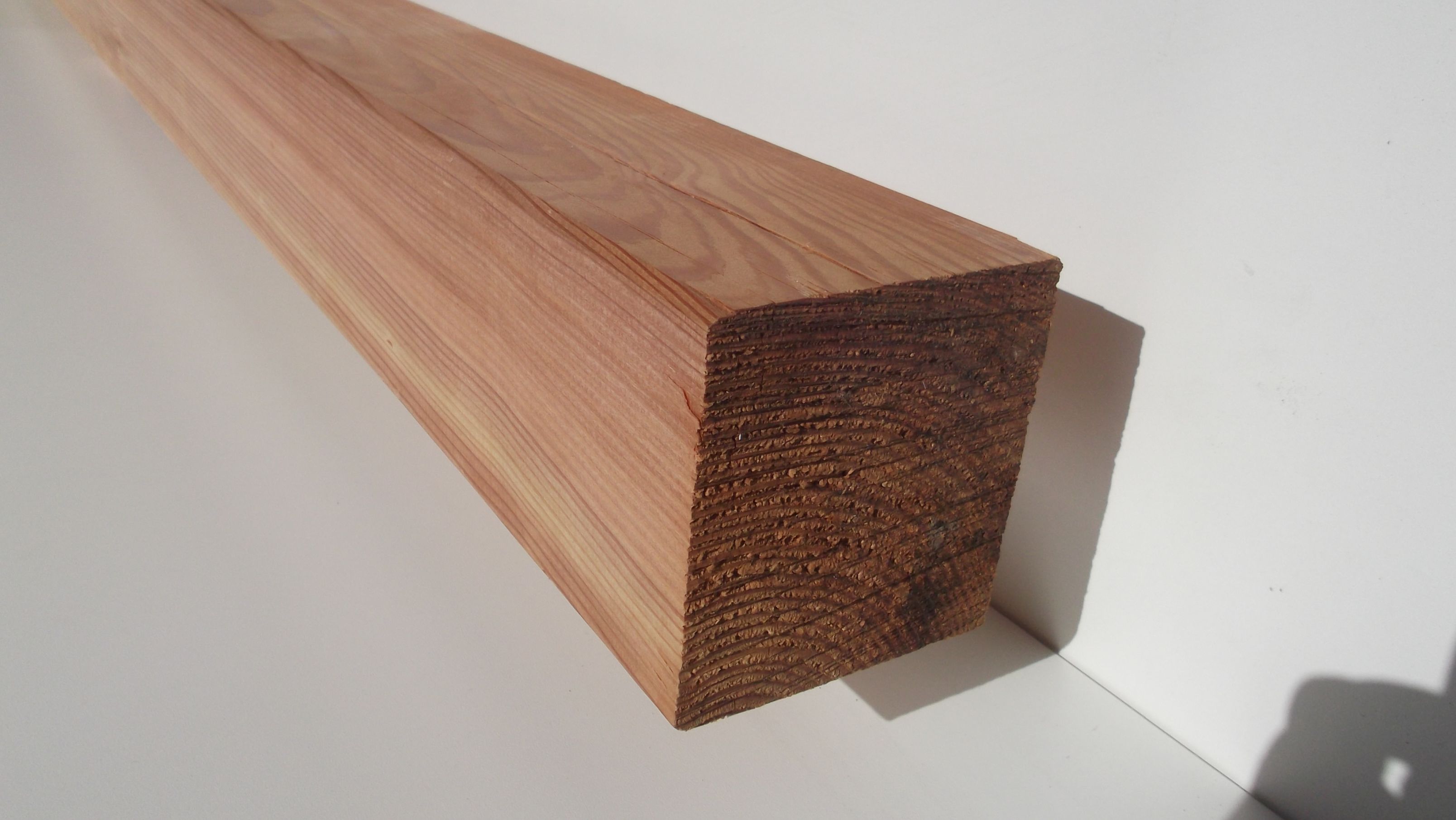 Kantholz Lärche, 100x100mm, 

gehobelt, gefast, KD getrocknet

Länge: 4,00m

