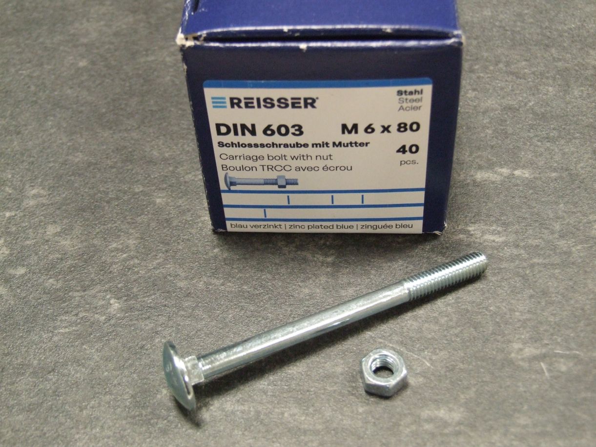 Schloßschrauben DIN 603, 6x80 mm; 

Stahl verzinkt blau passiviert, 

40 St./Kleinpaket, 200479 

