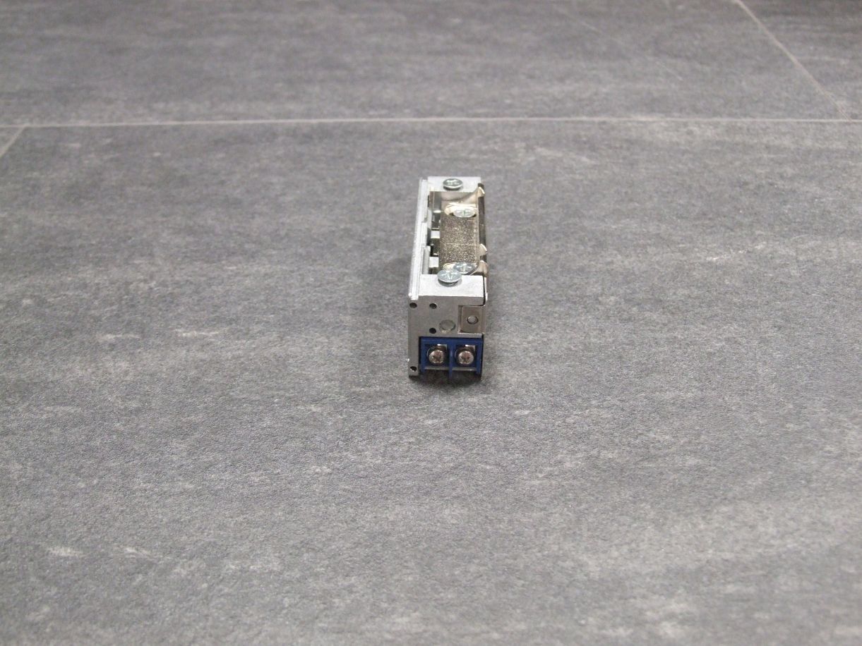 Elektrischer Türöffner Nr. 1720,

mit Entriegelung, L=67 mm, B=20,5 mm

085A. 8-12 V

