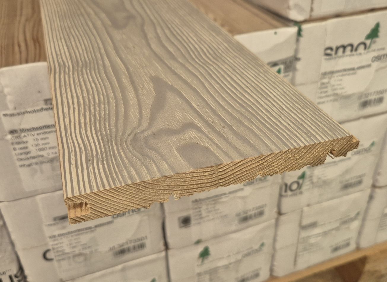 Massivholzdiele Lärche AB-Sort. HWÖL 

Bi Color Cold Mountain matt gebürstet 

rundum N+F + Minifase, KD ca. 10%

15x135x1980 mm

- AKTIONSWARE -

