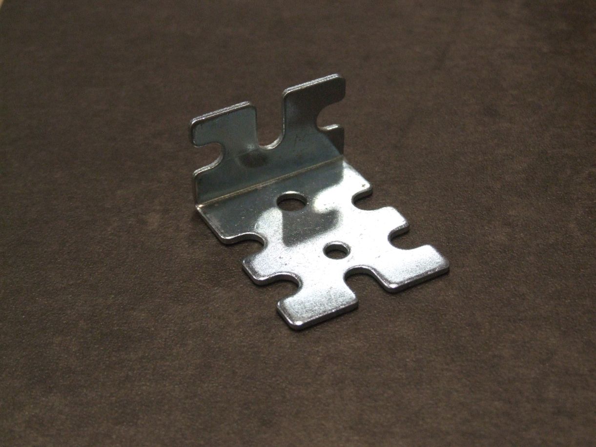 Verbindungswinkel für 32 mm Lochreihe, 

chromatiert, 0024832

