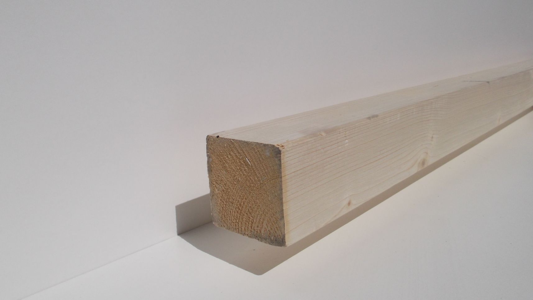Konstruktionsholz Fichte NSi, S10/C24 

80x80mm, gehobelt,gefast, für den

nichtsichtbaren Bereich, (nach CE EN 15497:2014) 

