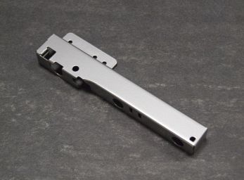 Innotech Rückwand/Eckverbinder 176 mm 

Frontauszug, für Holzrückwand, rechts, 

silber 9027832

