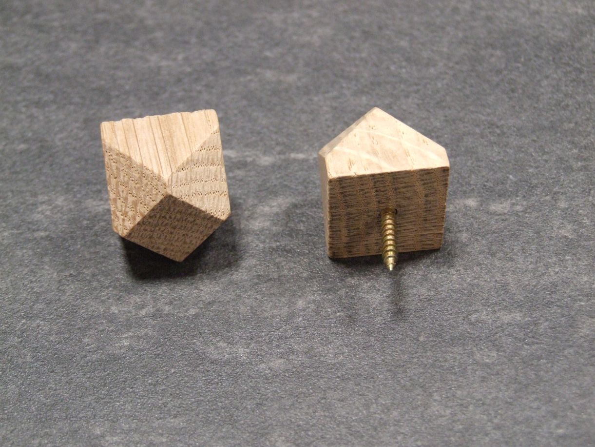 Ziernagel Typ 3, 23x23 mm, gesägt

mit Schraube, Eiche, 641201

