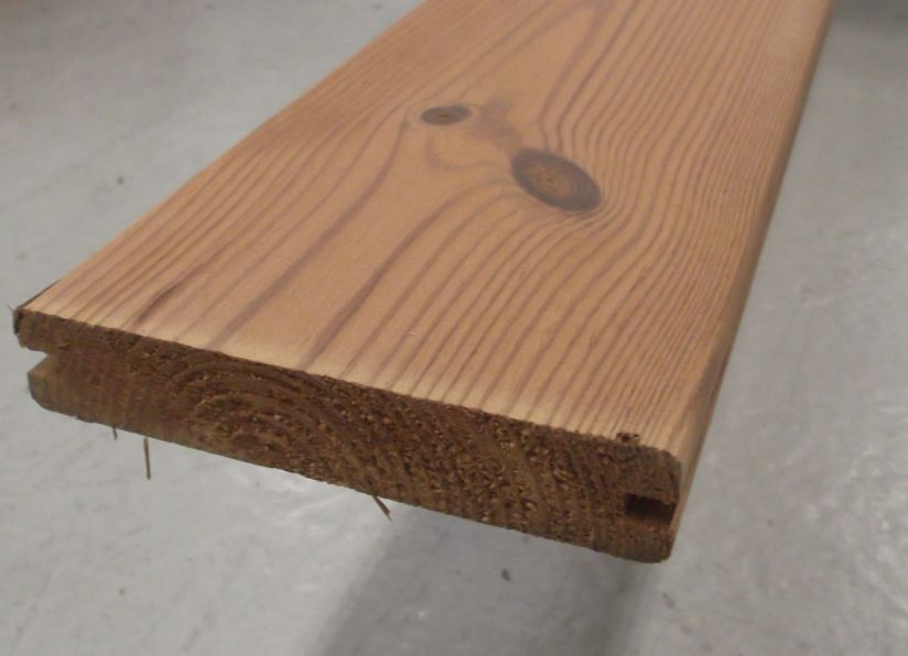 Terrassendiele Thermoholz Kiefer mit Nut

26x140 mm Oberfläche gebürstet

Länge: 3,90m

