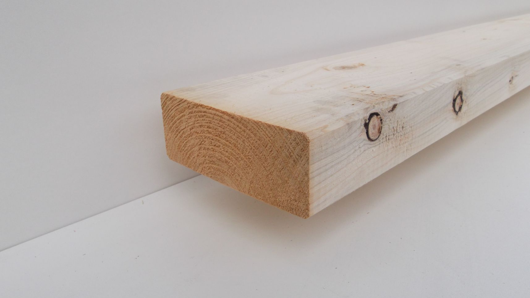 Konstruktionsvollholz® Fichte NSi, S10/C24 

60x160mm, gehobelt, gefast, für den

nichtsichtbaren Bereich (nach CE EN 15497:2014) 

