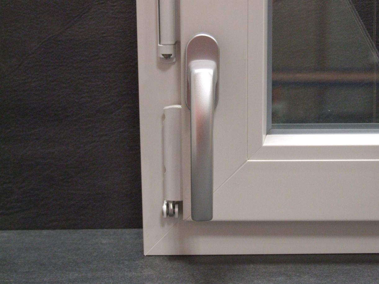 Fenstergriff Nr. 4033, Aluminium F1

90° Rasterung Stift 37 mm

*Aktionsware*

