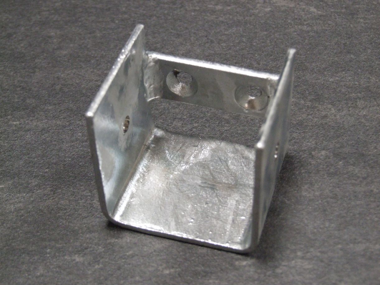 Zaunriegelhalter zum Anschrauben 

Gabelweite 50 mm, fvz. Nr. 1072

