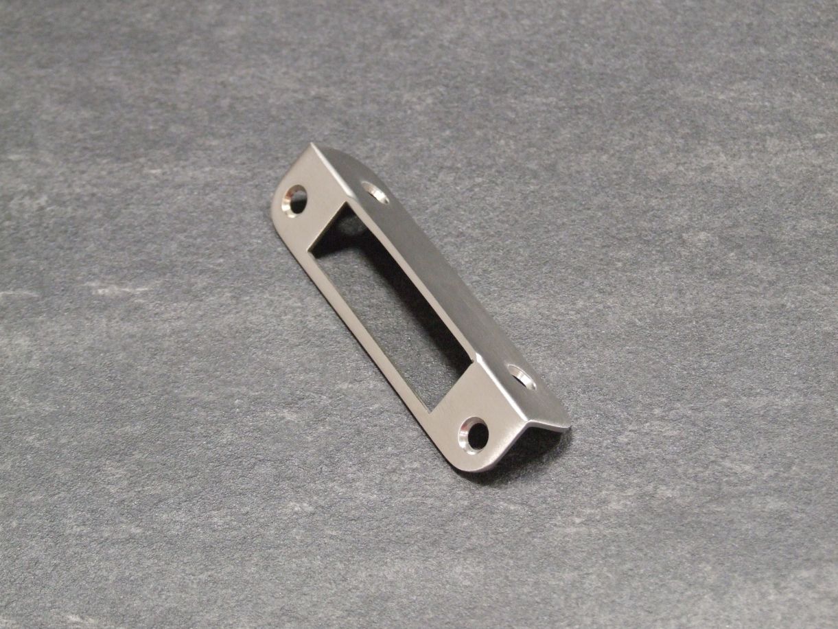 Winkelschließblech 90x20x20x1,5 mm 

abgerundet, Edelstahl matt; 70.11.0030

