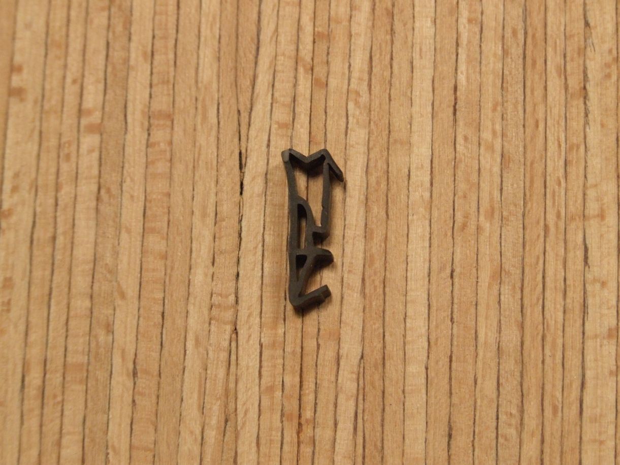 Dichtungsprofil SV 155, Falz 15 mm, 

Nut 5 mm, dunkelbraun, Werkstoff TPE

