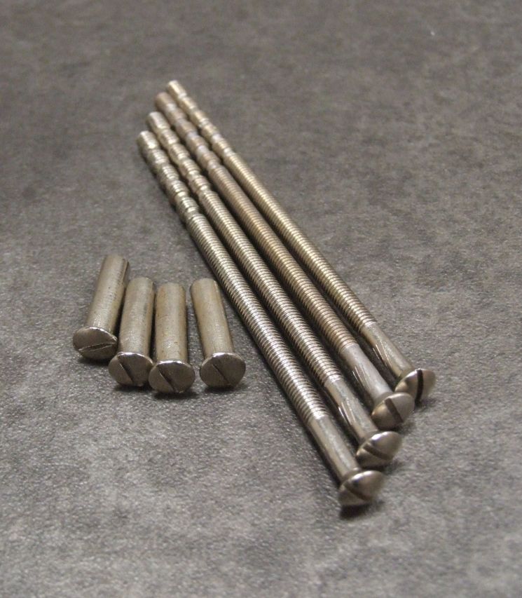 Senkkopfschrauben M4x90 mm 

Edelstahlfarbig satiniert, 4 St./VE; 32.23.0980

