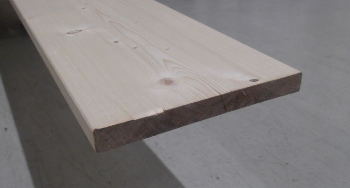 Oberlausitzer Verschlag Fichte roh 21x193 mm 

sf hobelfallend, 1 Breitseite gesägt, 

3 Seiten gehobelt, 4 Fasen

Länge: 4,80 m

